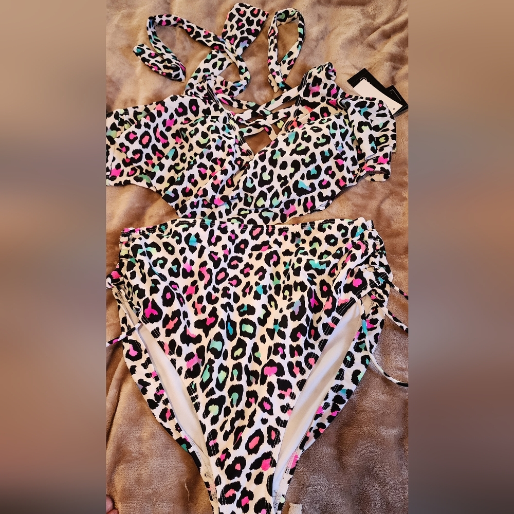 Cute leopard print bikini